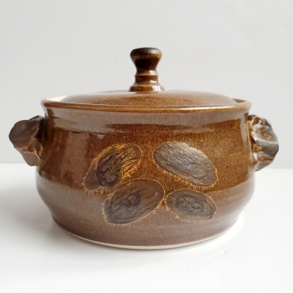 VTG CANADIAN POTTERY Stoneware Bean Pot w/ Finial Lid & Grip Handles Speckled